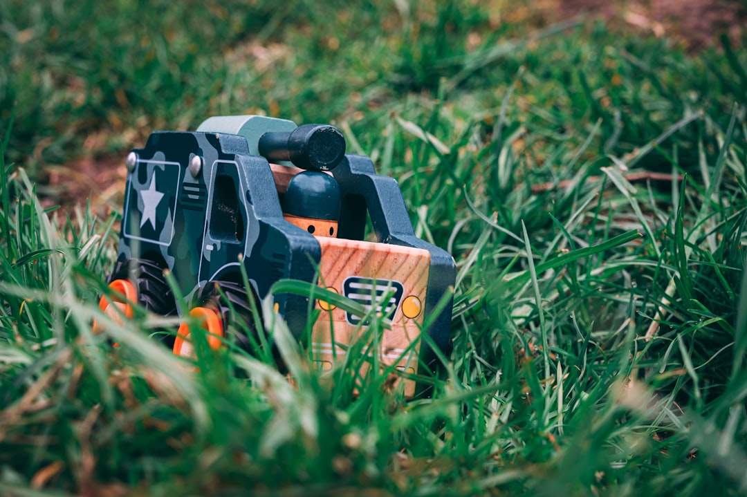Robot tondeuse pour jardin de 300 à 800 m²