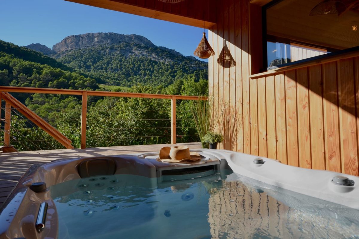 Nuit insolite avec jacuzzi privatif en Provence, même en hiver